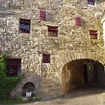 Old Mill Hostal Westport